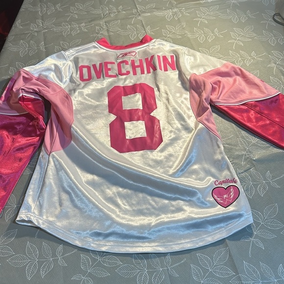 Ladies Reebok Washington Capitals Pink Jersey - Picture 6 of 8